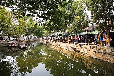 国产单机独立游戏《彼方的她》Steam正式发售